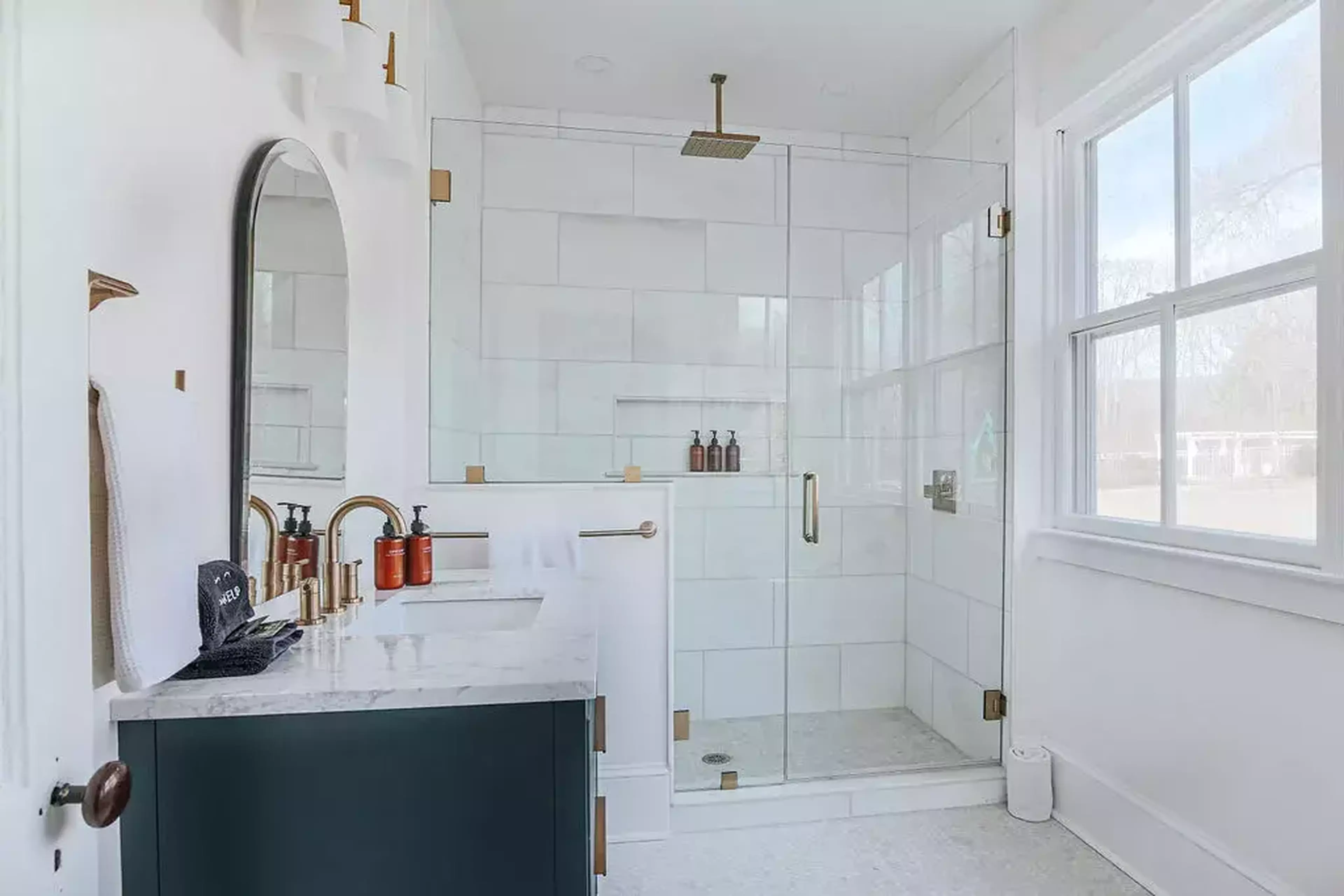 Suite seven bathroom