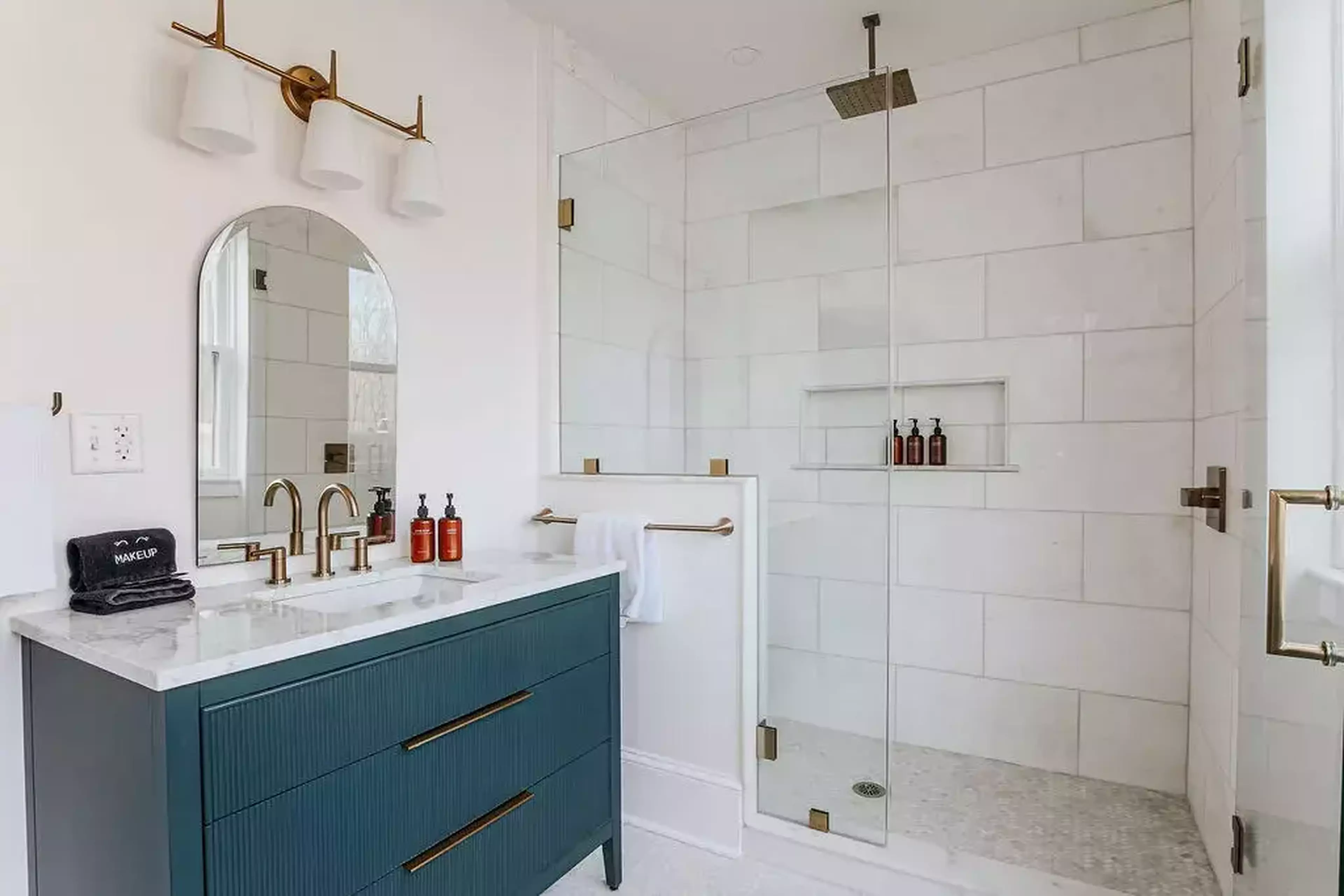 Suite seven bathroom 2