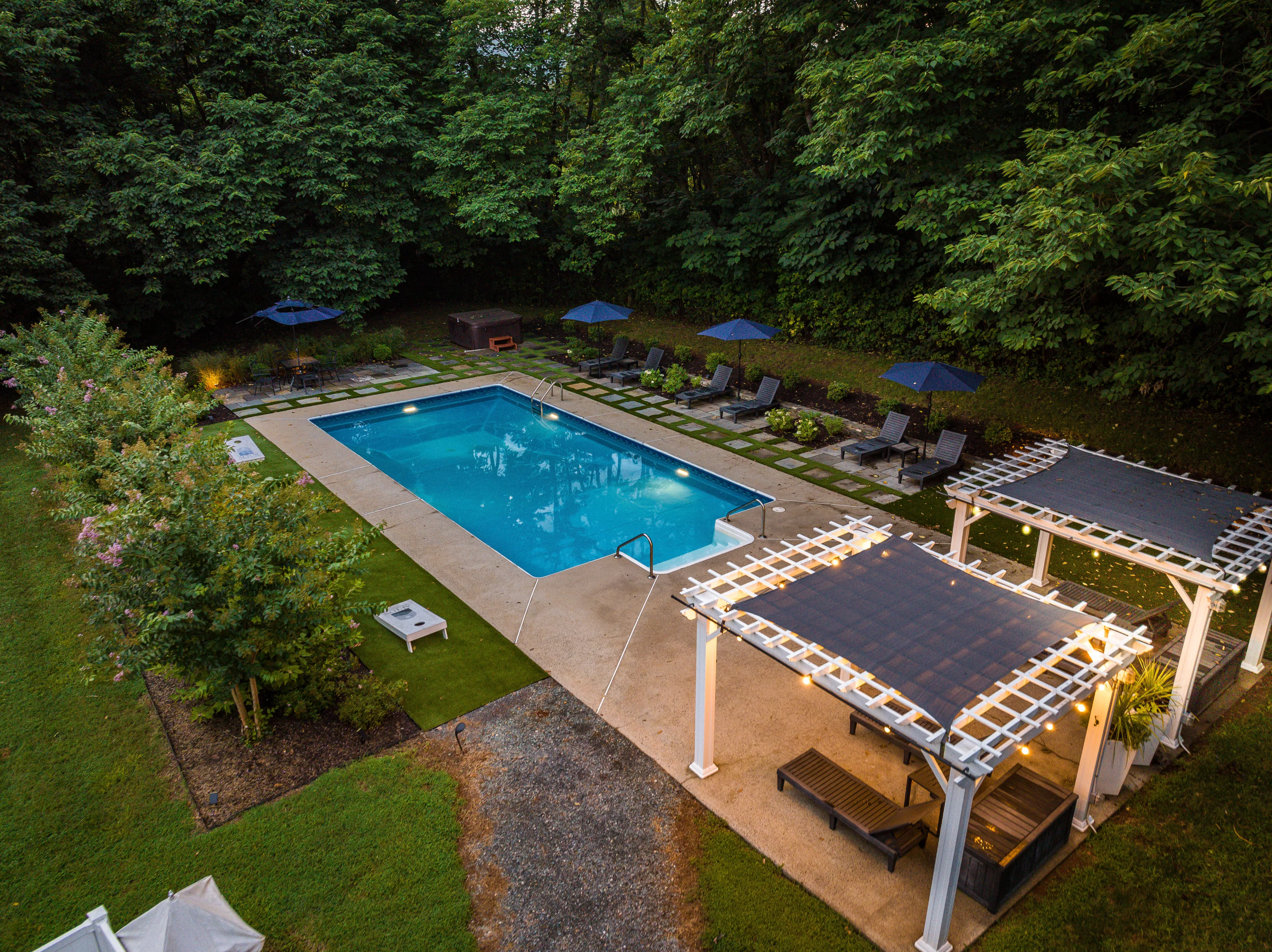 60 Afton Mtn Inn Twilight 10